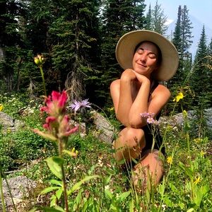 Meet your Posher, Vira